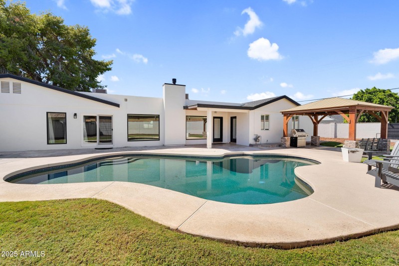 67-web-or-mls-3102 E Mariposa St -67