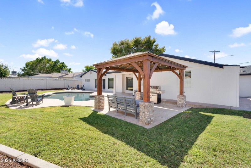 73-web-or-mls-3102 E Mariposa St -74