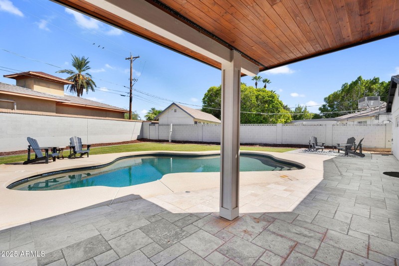 82-web-or-mls-3102 E Mariposa St -60