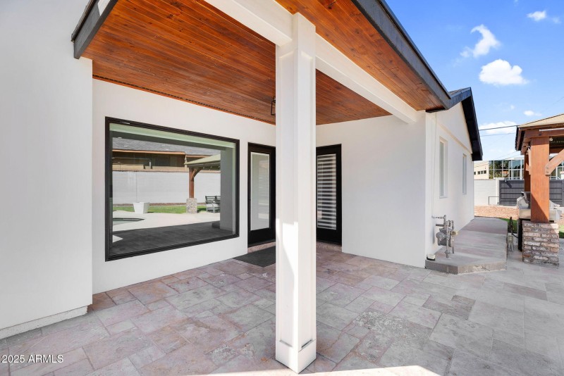 83-web-or-mls-3102 E Mariposa St -61