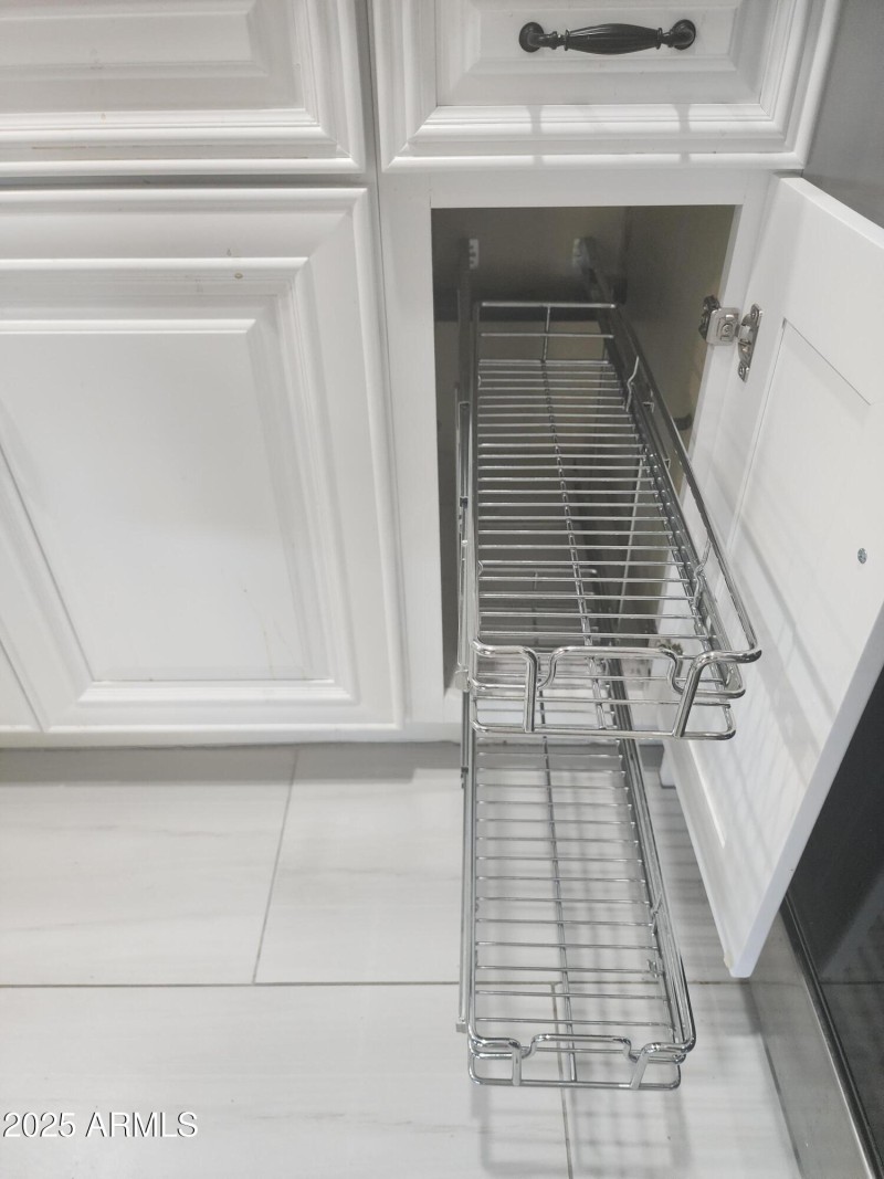 16. Kitchen Draws 10