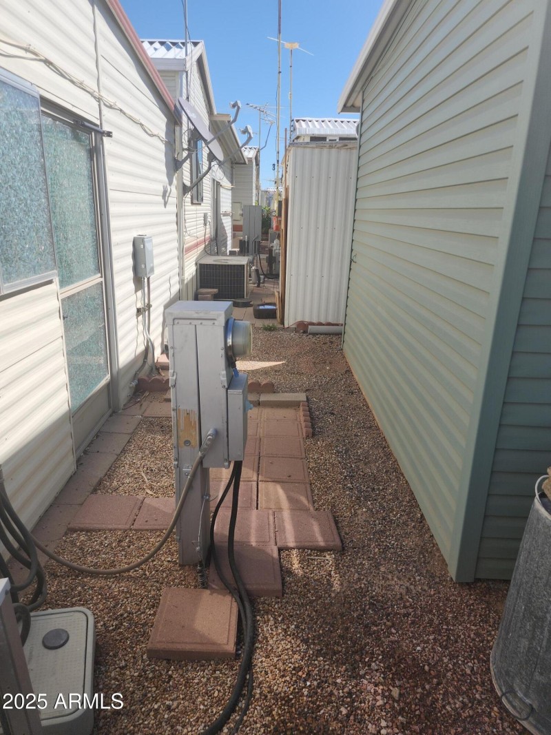 78. Power Post behind East Bonus Supplie