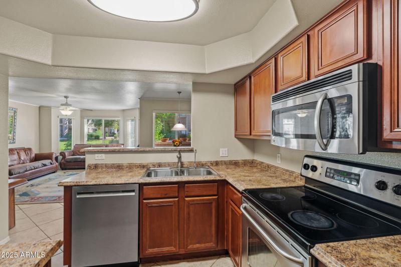 22-web-or-mls-17017 N 12th St 1002 Done-