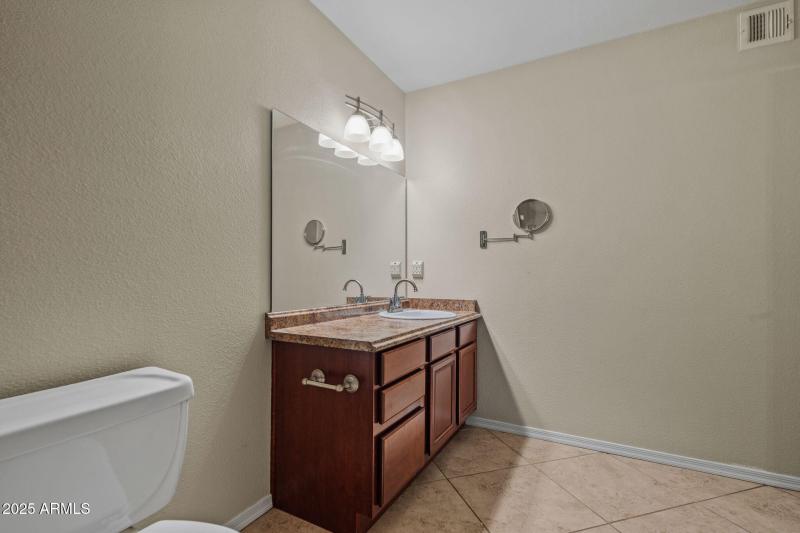 44-web-or-mls-17017 N 12th St 1002 Done-