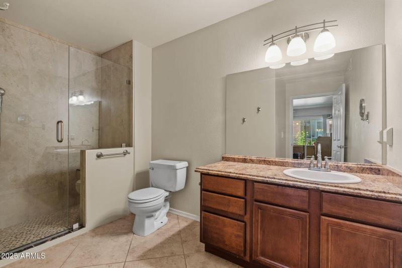 42-web-or-mls-17017 N 12th St 1002 Done-