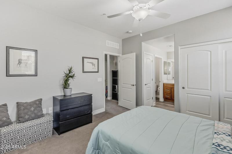 33-Second primary bedroom