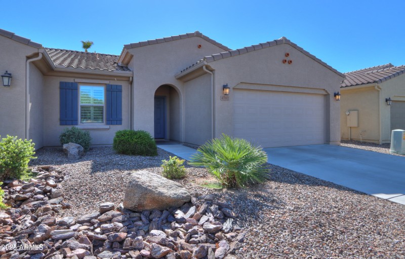 HOA takes care of outside