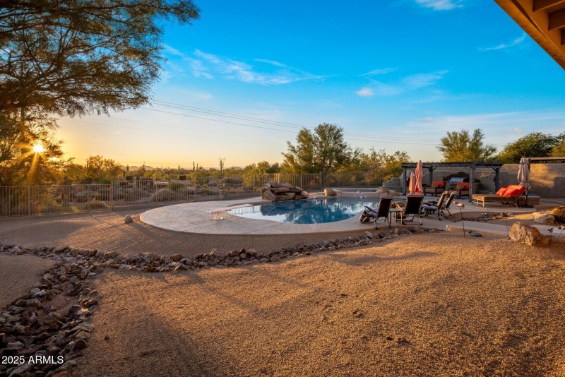 014_Oversized Lot Privacy