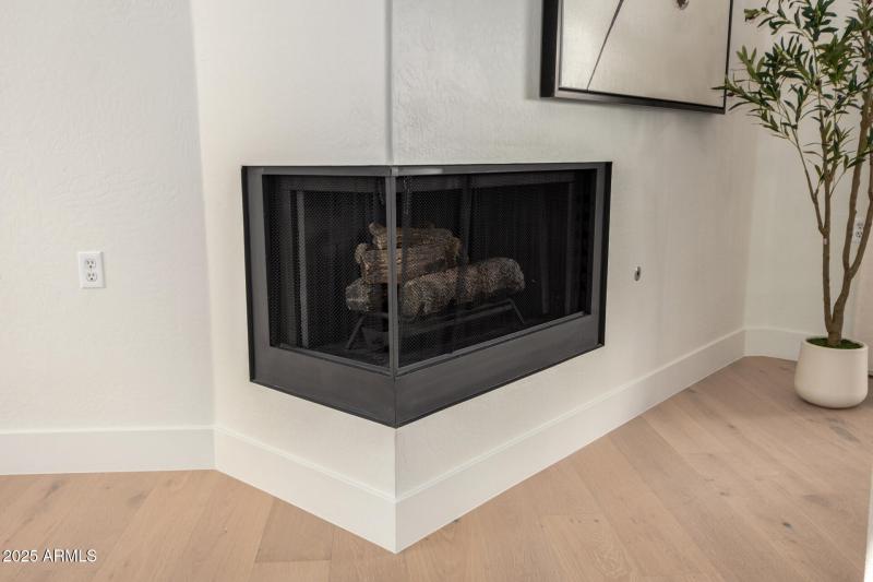 Corner fireplace