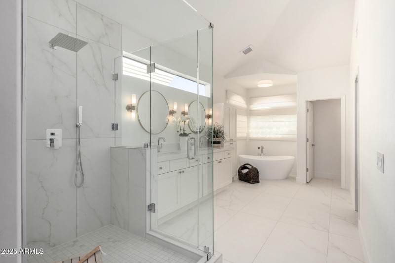 Hotel style master bath