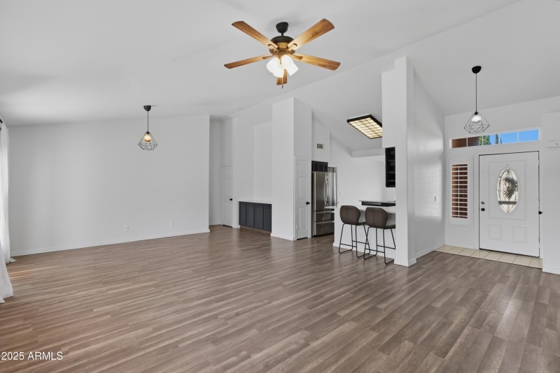 08-4219 E San Angelo Ave