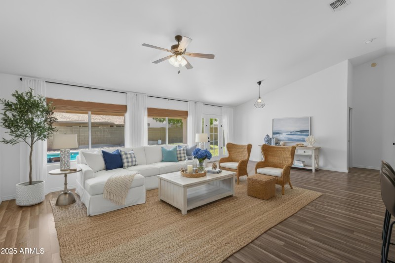 10-4219 E San Angelo Ave