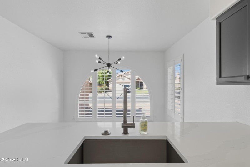 14-4219 E San Angelo Ave