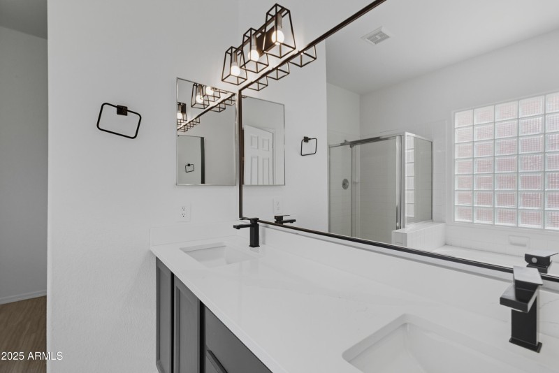 21-4219 E San Angelo Ave