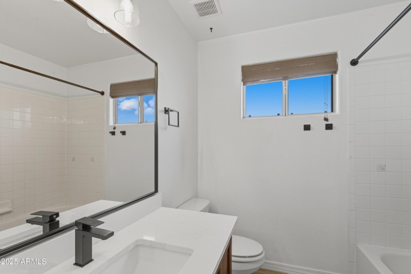 25-4219 E San Angelo Ave