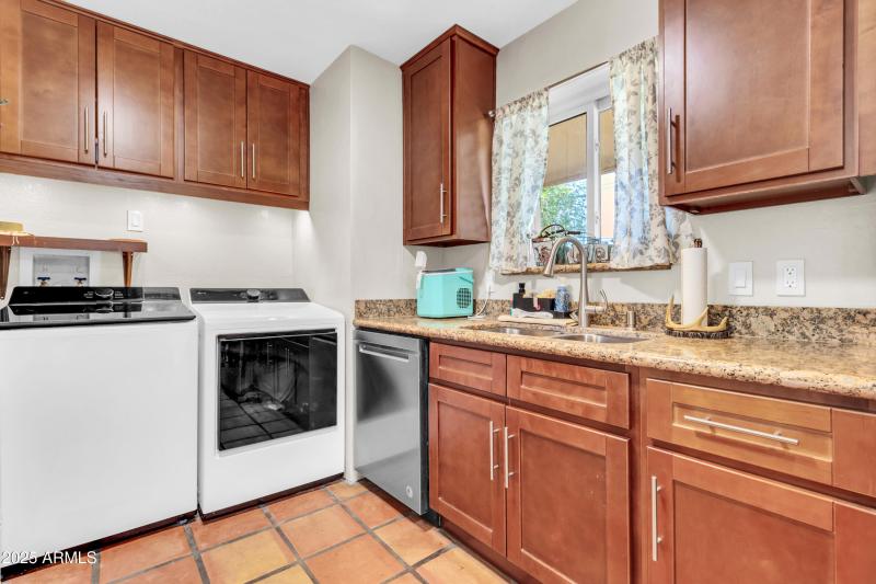 10434 E Albany St-14