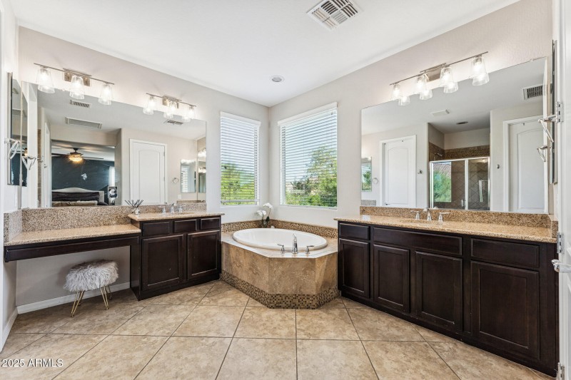 029-primary-bathroom