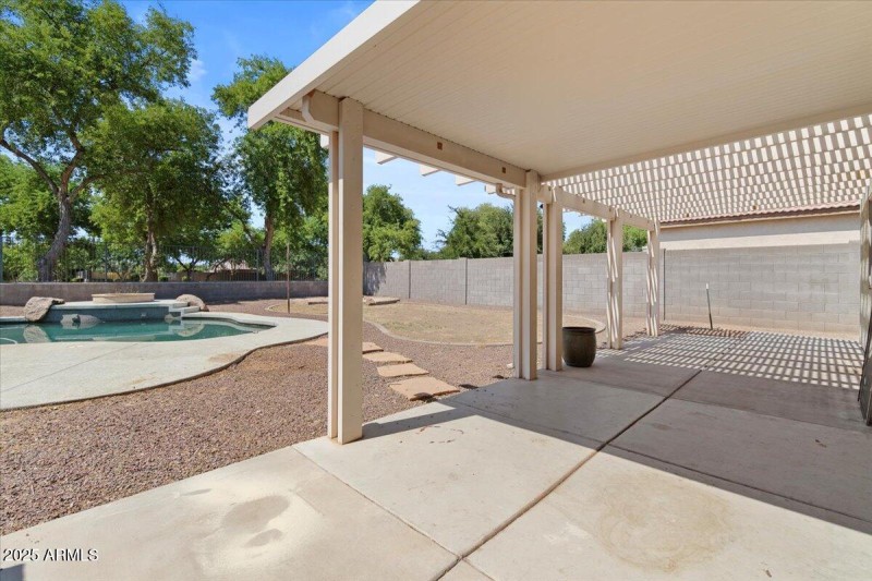 33-Back patio & pool