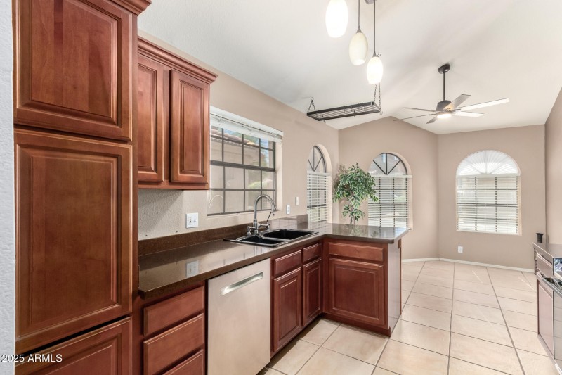 LIGHT BRIGHT KITCHEN