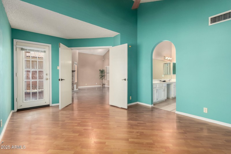 CONVENIENT SEPARATE EXIT TO BACK YARD