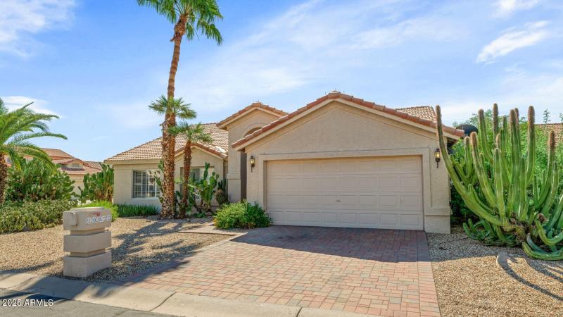 10023 E Arrowvale Dr-large-004-017-10023