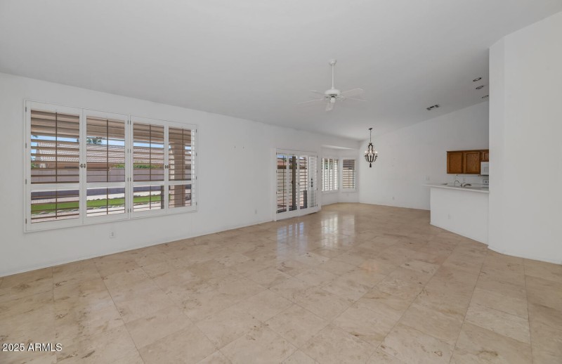 10023 E Arrowvale Dr-large-006-031-10023