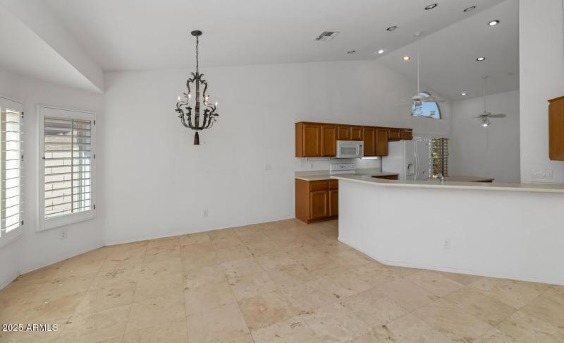 10023 E Arrowvale Dr-large-009-020-10023