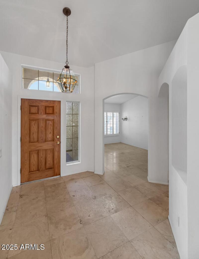 10023 E Arrowvale Dr-large-014-018-10023