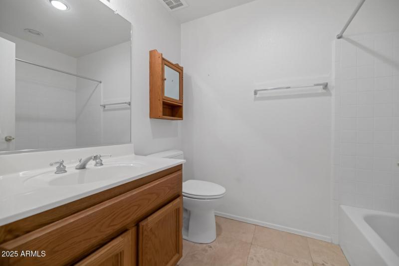 10023 E Arrowvale Dr-large-022-040-10023