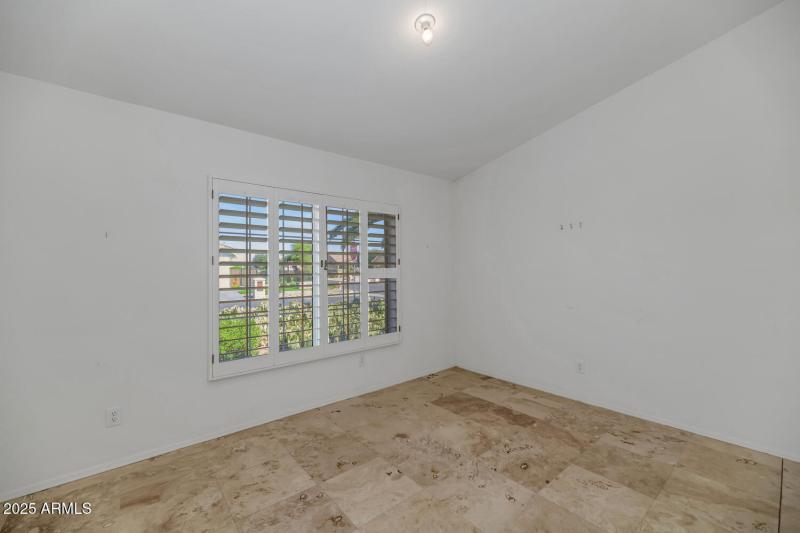 10023 E Arrowvale Dr-large-023-034-10023