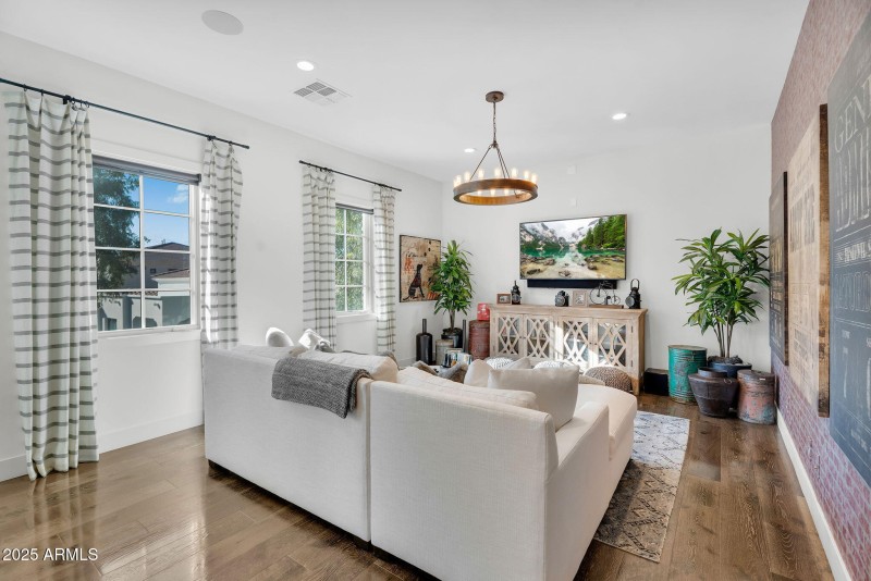 14-web-or-mls-North 39th-51