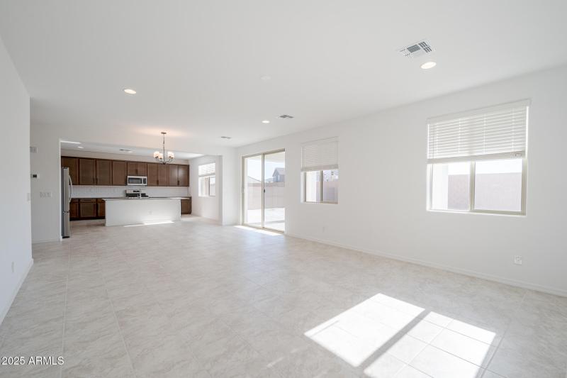 20251002_11988-N-169th-Ave_03