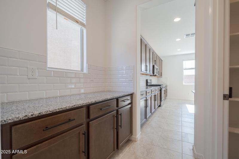 20251002_11988-N-169th-Ave_06