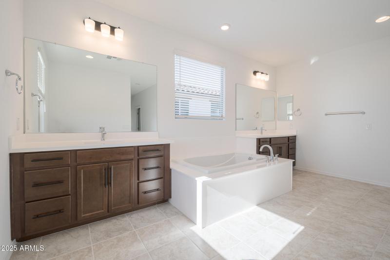 20251002_11988-N-169th-Ave_14