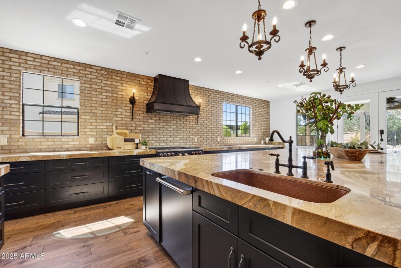 39_3428_N_Park_St39_mls