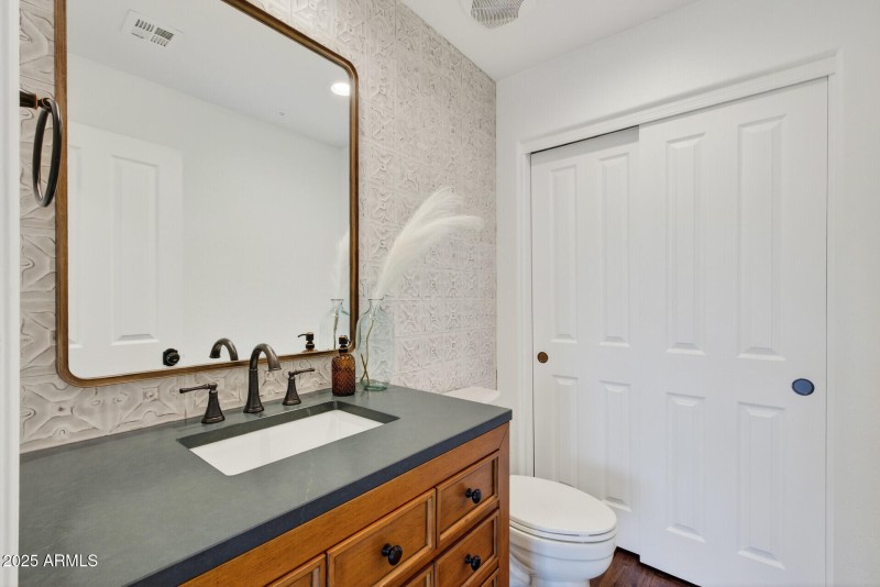 53_3428_N_Park_St53_mls