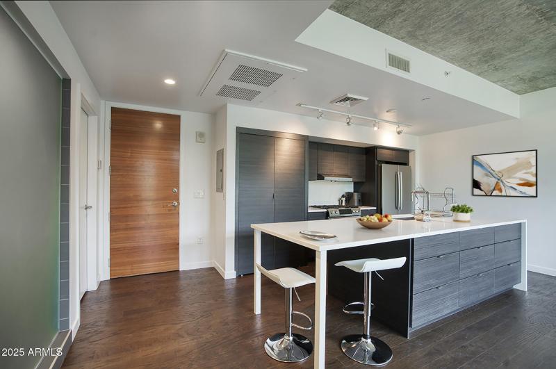 100 W PORTLAND ST 404