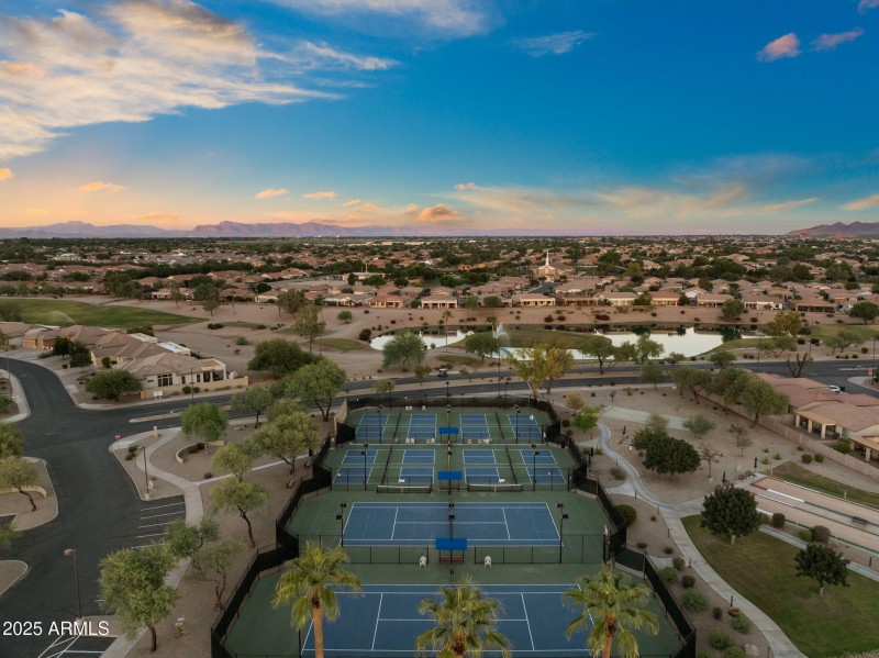 4 Tennis courts & 2 pickleball courts