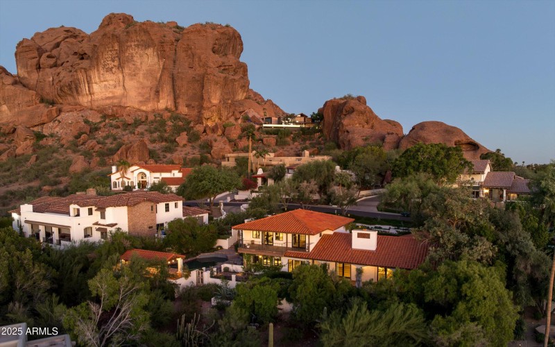 Iconic Camelback Mountain Backdrop