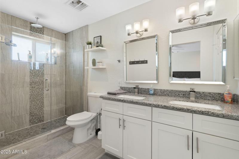 9-web-or-mls-Photo Oct 03 2025, 1 01 49