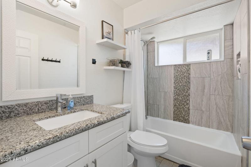 12-web-or-mls-Photo Oct 03 2025, 1 05 19