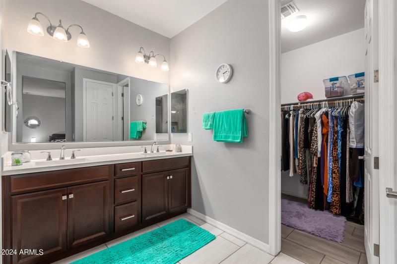 0025-23 - San Miguel