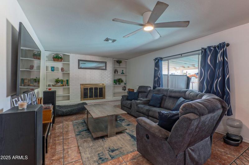 13150 North 22nd Avenue-print-003-029-li