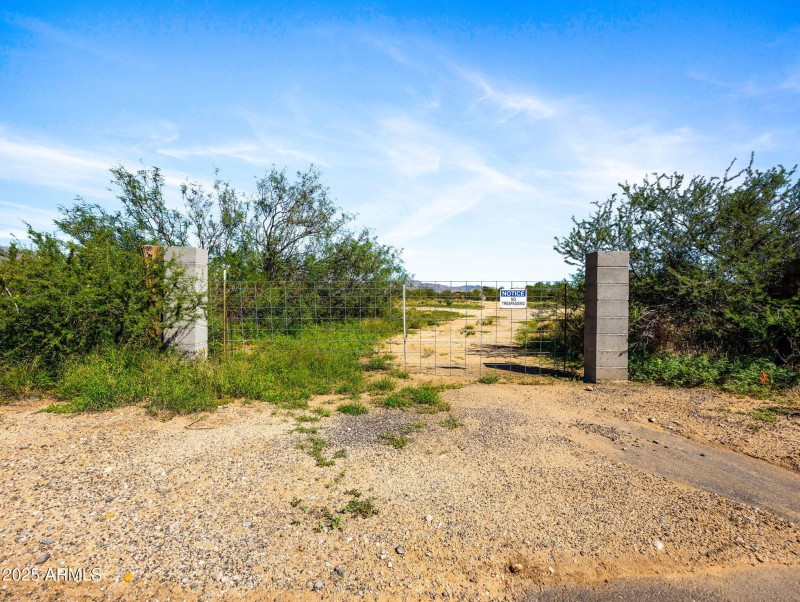 1-web-or-mls-22055 W Sunrise Dr-1