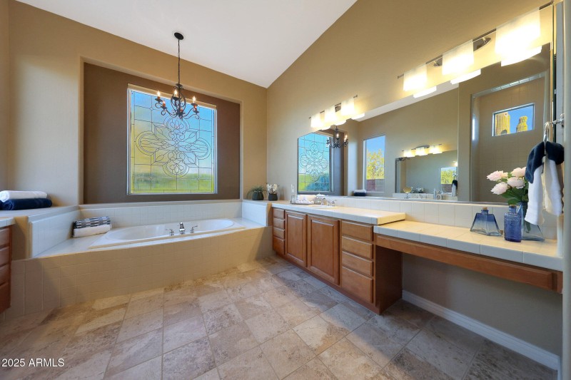 OS Ensuite with separate sinks/vanities