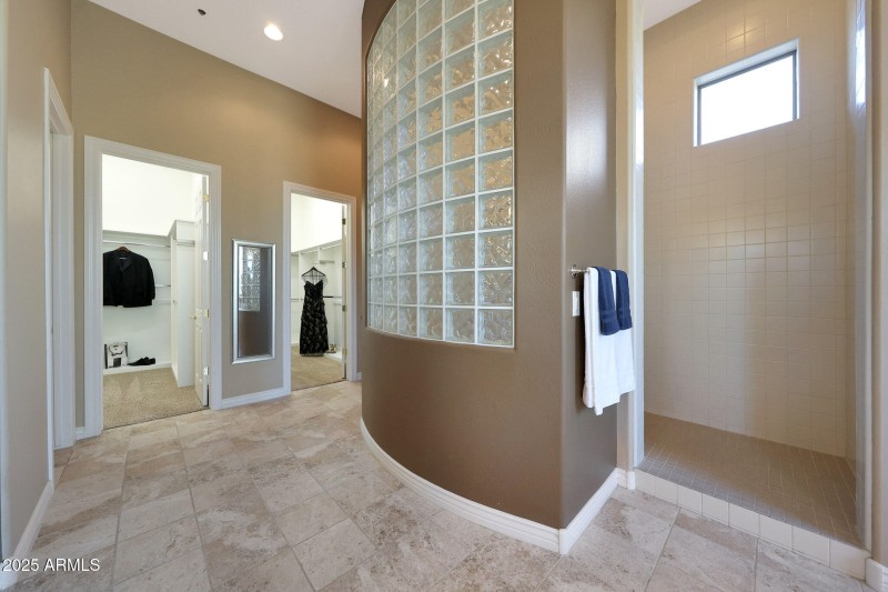 OS Ensuite a shower big enough for 2