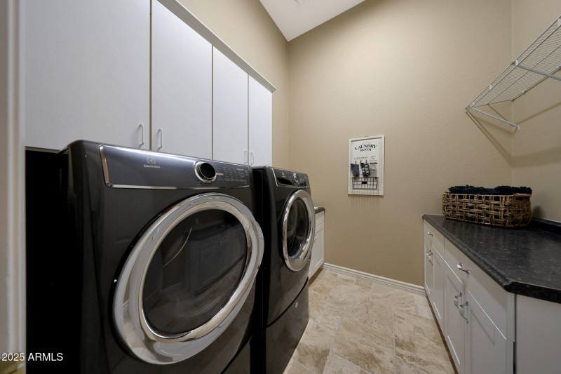 UR wi sink, counter space & storage