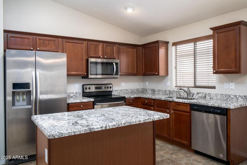 3717 W Santa Cruz Ave-13