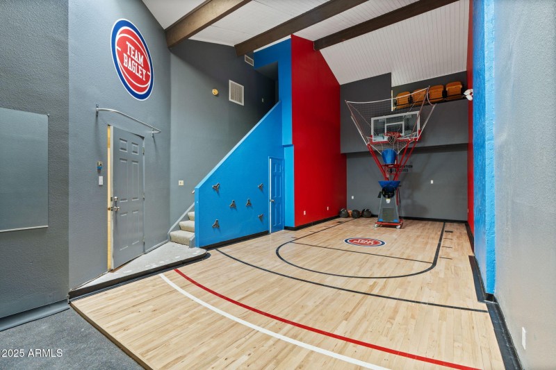 RV Garage /Basketball shooting