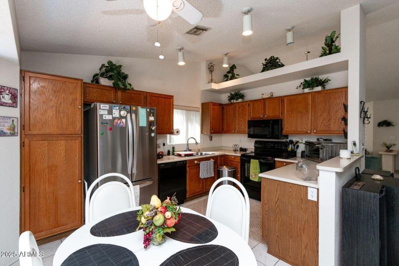 10345 N 62nd ave kitchen